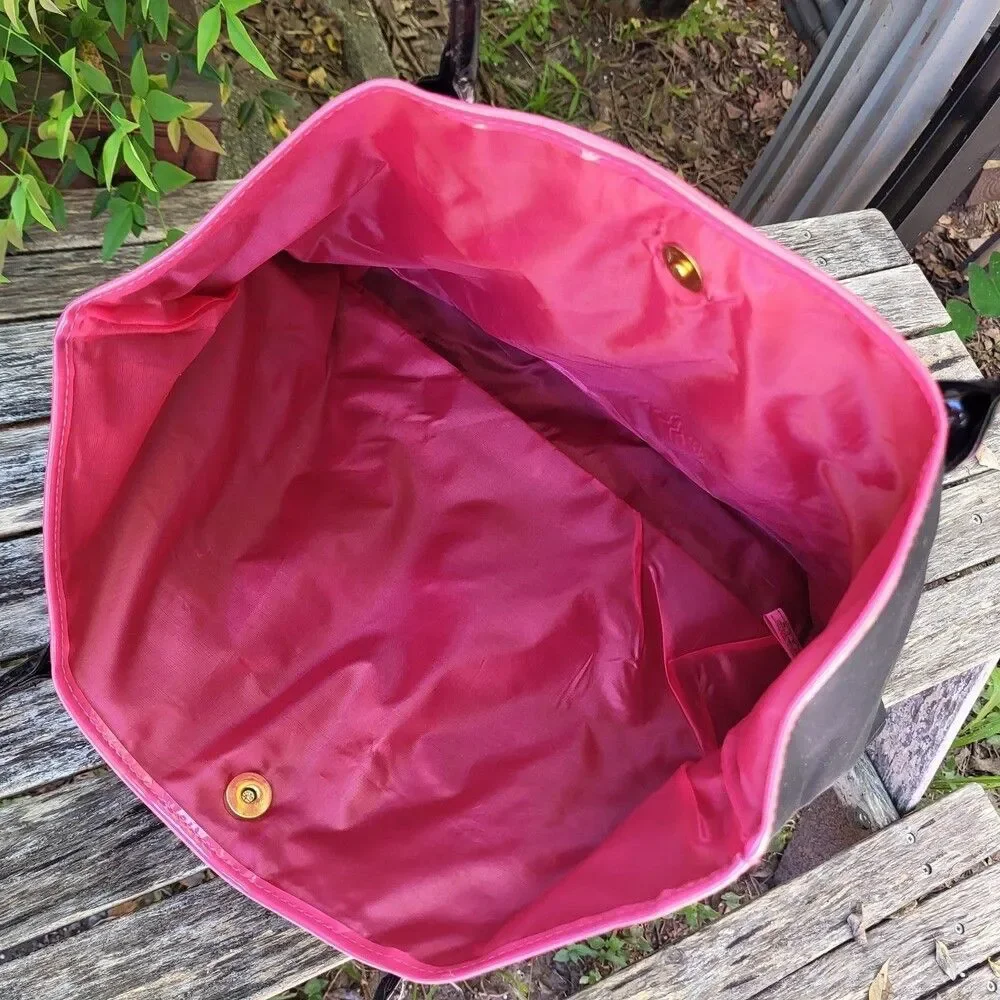 Patent Heart Guess shoulder bag tote shopping black and hot pink inside
